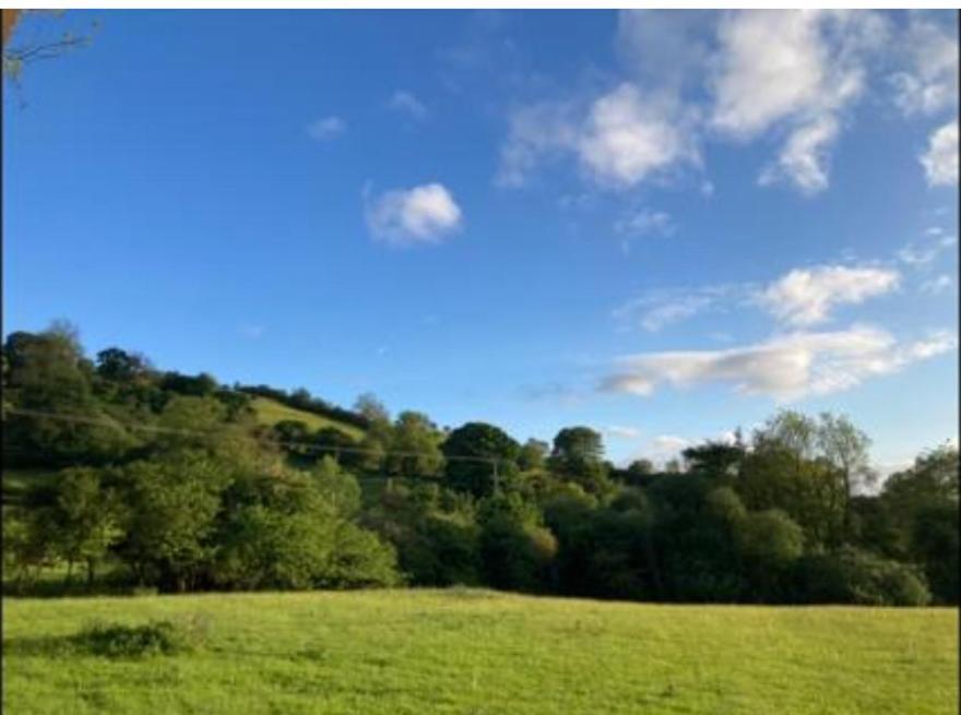 Off Grid Shepherds Hut Hotel Llansilin Exterior photo